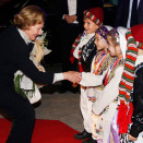 Kongeparet avla statsbesøk til Tyrkia 5. - 7. november 2013. Kvelden før ble de møtt av barn med blomster da de ankom hotellet i Ankara (Foto: Lise Åserud, NTB Scanpix) 